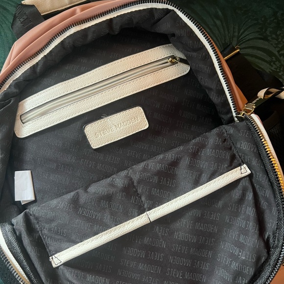 Backpack - Picture 3 of 5